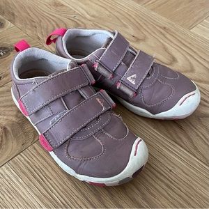 Plae Nat purple leather double velcro shoes